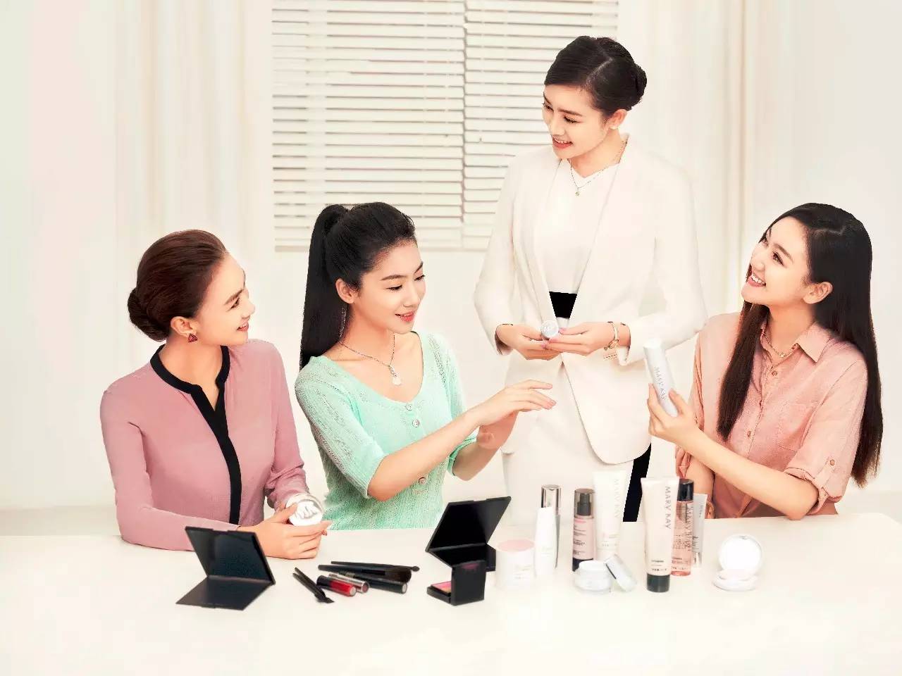 350万美容顾问如何通过个性化服务与产品试用提升消费体验